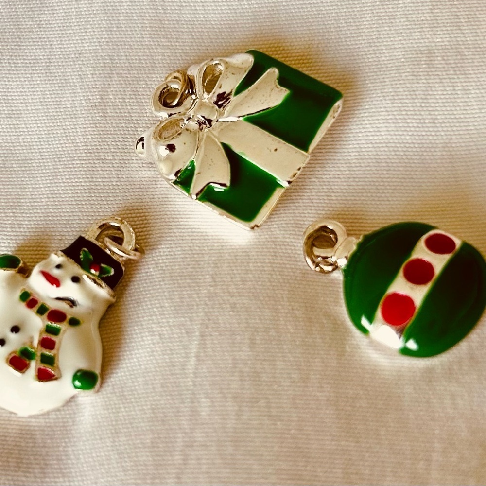 Festive Vintage Holiday Fashion Charm Pendants Set & Silverplated Chain Necklace